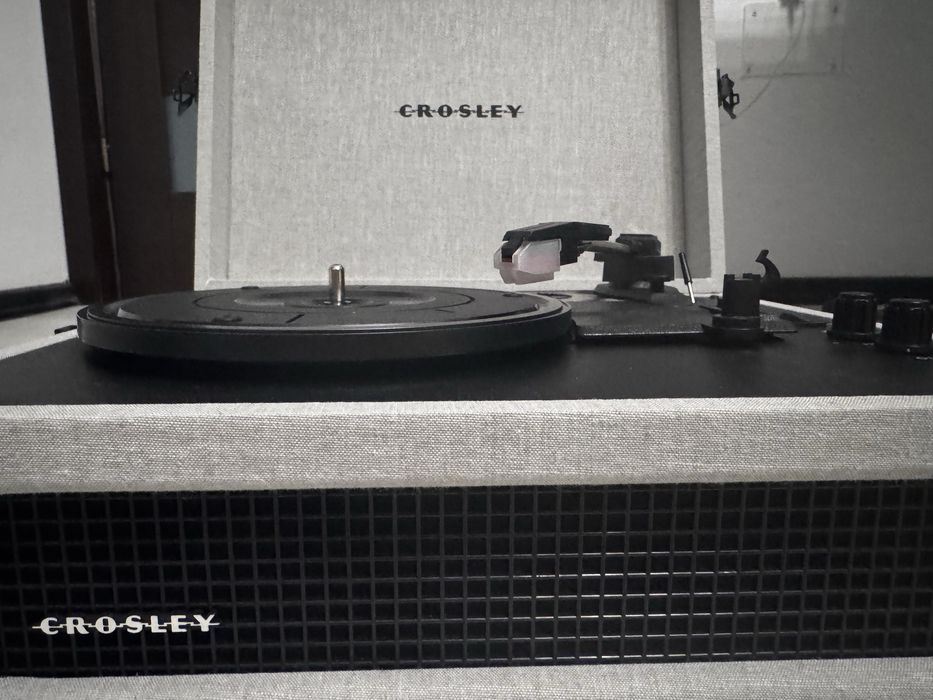 Pick-up Crosley - Voyager, gri + Vinyl Painkiller -  Judas Priest