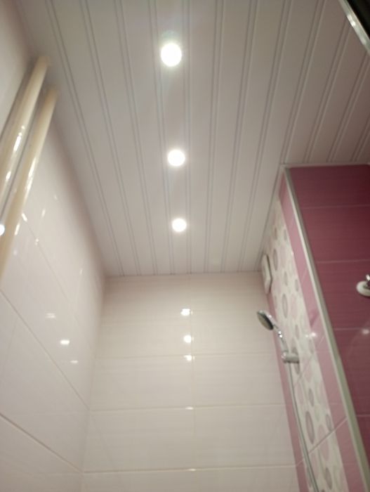 Алуминиев лентовиден окачен таван Хънтър Дъглас