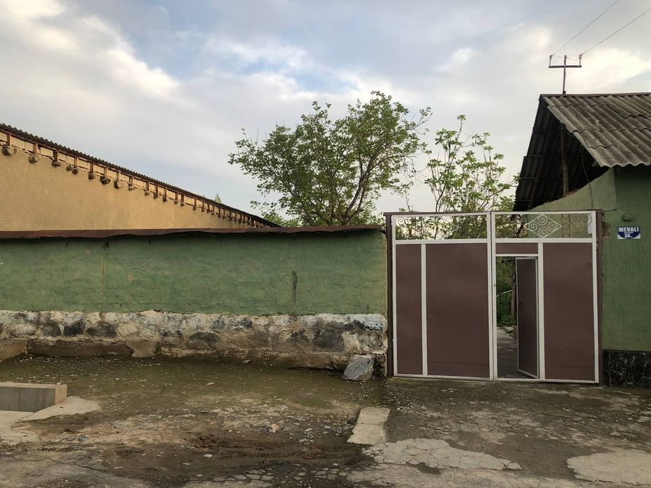 Srochna Hovli sotiladi fayzli honadon