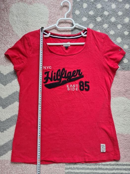 Tricou Tommy Hilfiger marime M-L mic