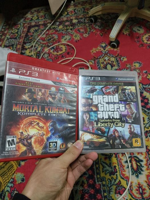 Диск gta и mortal kombat.