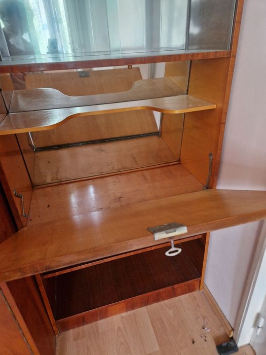Vând diverse piese de mobila. Cuier, dulap, șifonier, biblioteca