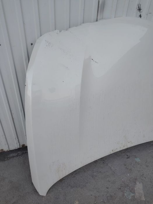 Капот на автомобиль