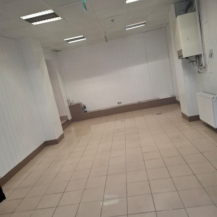 Închiriez spațiu comercial