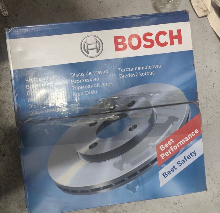 Set discuri ventilate si placute frane fata pentru Audi A4, A6, Q5.