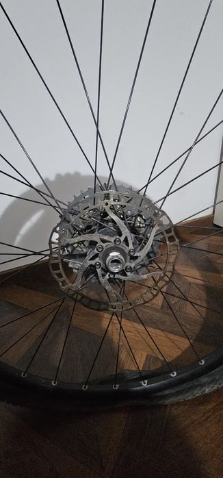 Vand roata  bicicleta spate 29 pe bolt sau schimb