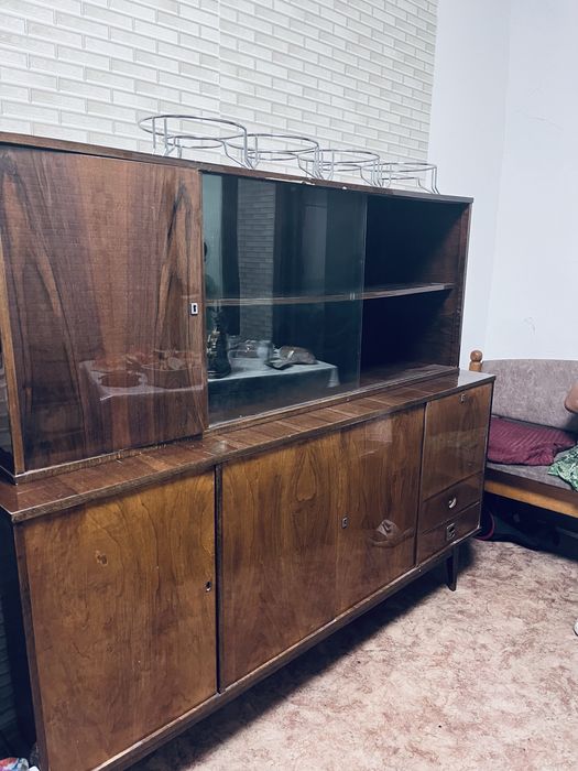 Продам сервант советский,самовывоз