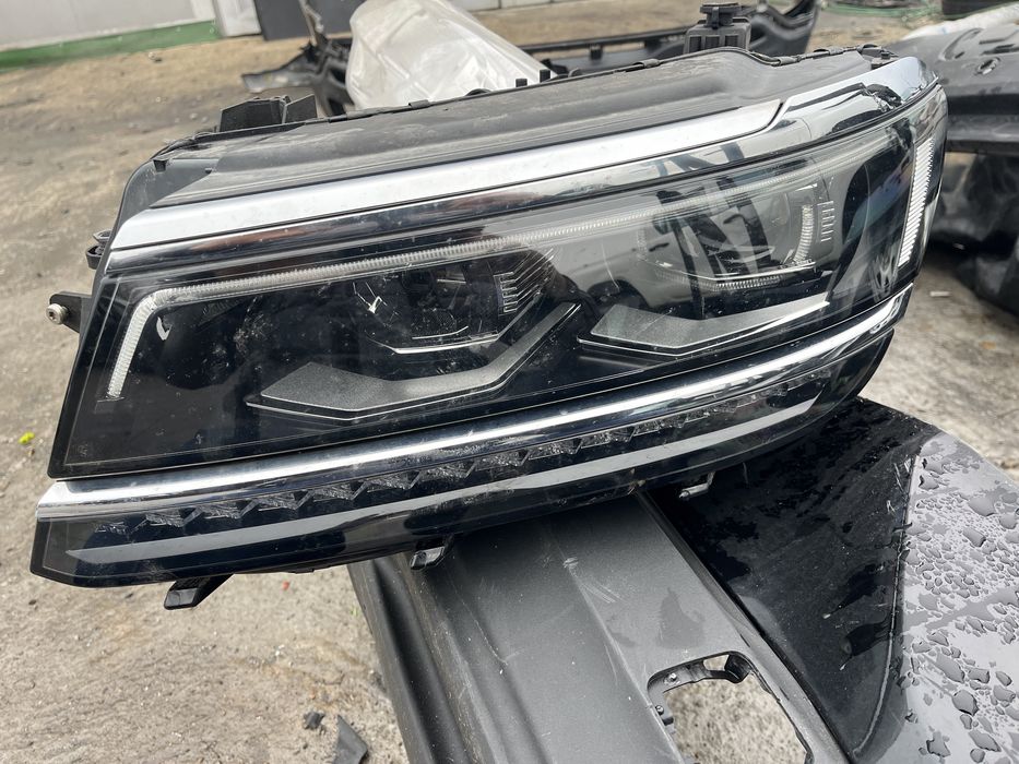 1 брой ляв и 2 броя десен фар VW Tiguan 2016-