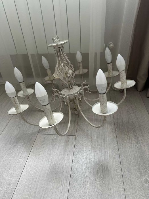 2 люстры в классическом  стиле