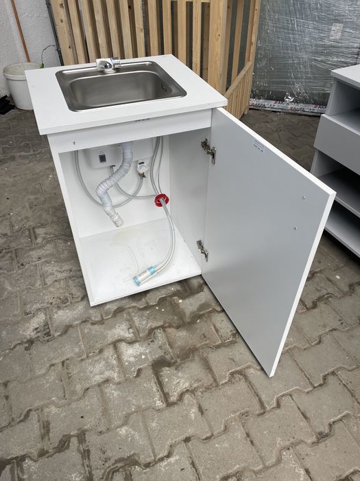 Vand chiuveta pentru apa calda sau rece.