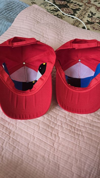 Новая красная кепка.