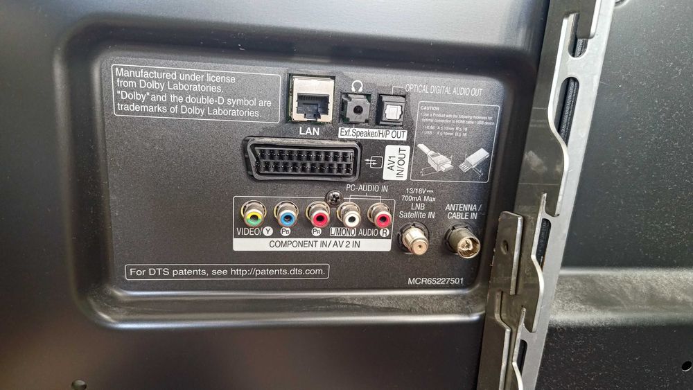 Smart телевизор LG 47 инча + стойка за стена