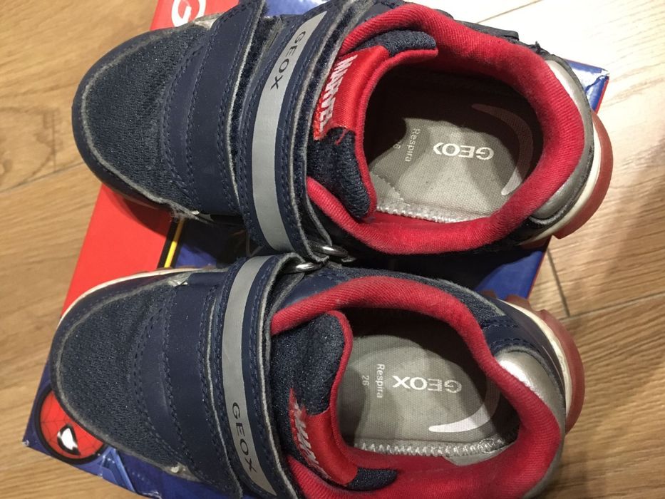 Детские кроссовки, 26 размер