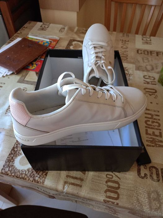 Дамски маратонки Tommy Hilfiger номер 41.