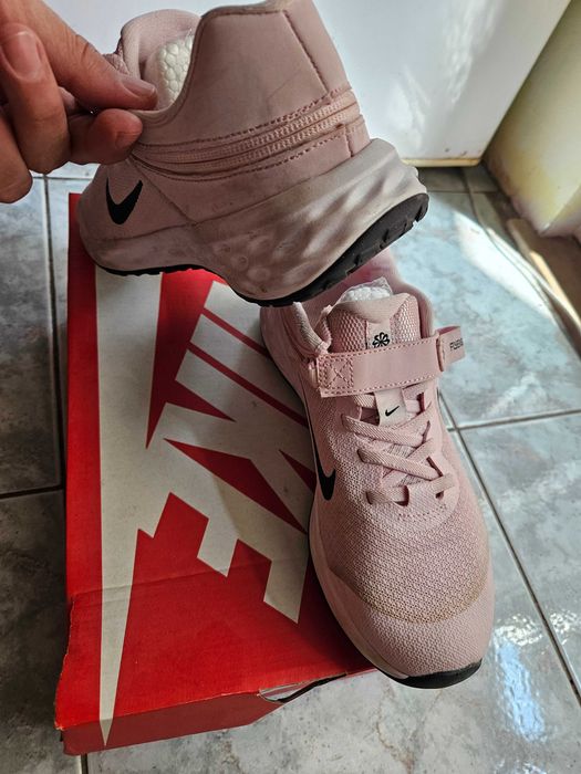 Маратонки Nike 37,5 розови