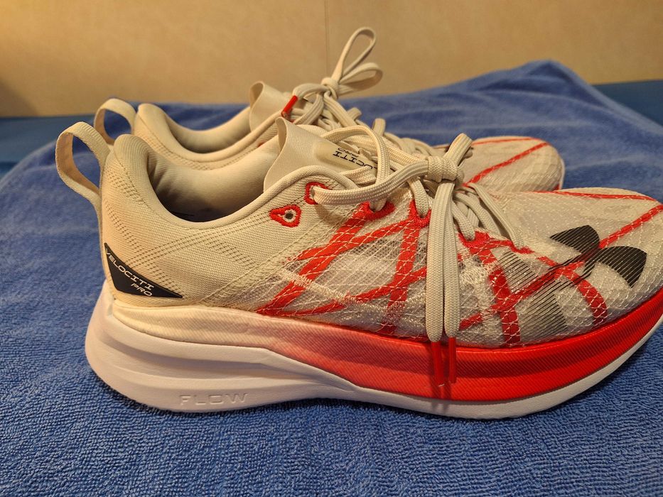 Чисто нови дамски маратонки Under Armour flow