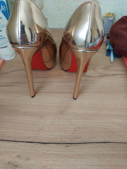 Туфли сатылады жана