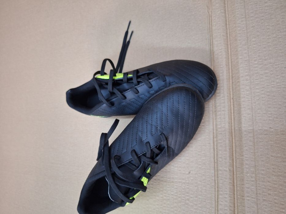 Ghete fotbal Kipsta 100, mărimea 37, talpic de 24.5 cm în stare foarte