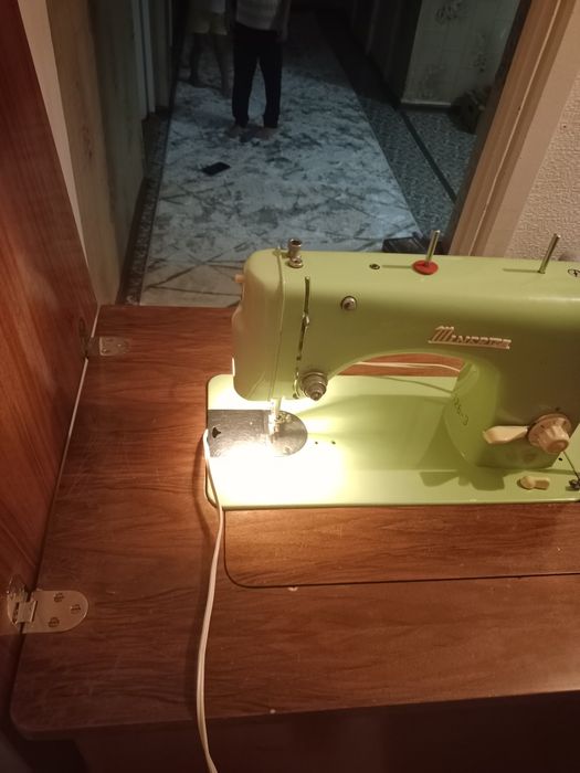 Швейная машинка Minevra в отличном состоянии