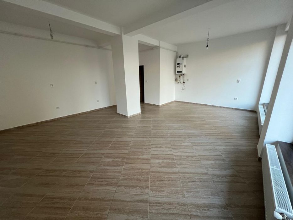 Vand spatiu comercial