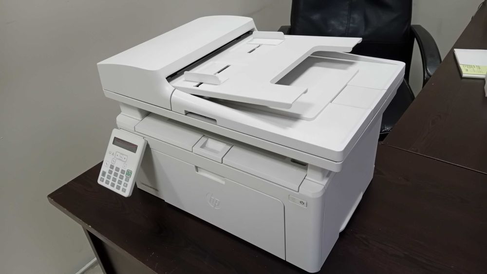 Като нов! Лазерен принтер 3в1 HP LaserJet Pro MFP M130fn с мрежа и ADF