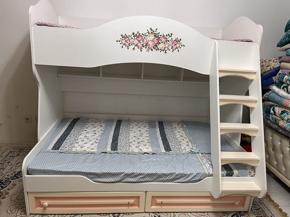 Двухярусный кровать. Зета магазинінен алынды.