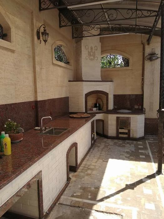 СТРОЕМ ЛЕТНИЕ КУХНИ. Барбекю. Очаги.. Облицовка мрамором.