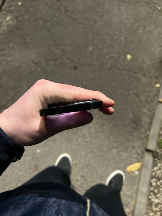 продаю iphone 13 pro 512gb