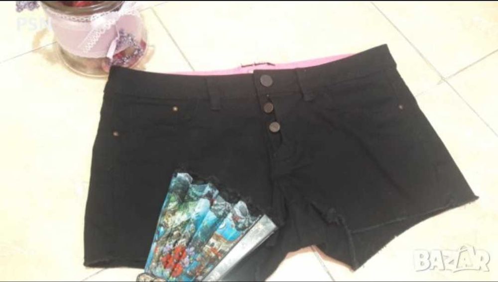 Черни къси панталони