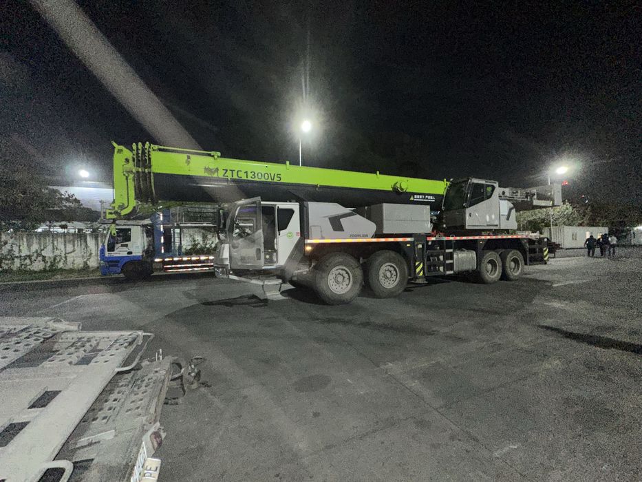 Zoomlion кран 100 тонна.