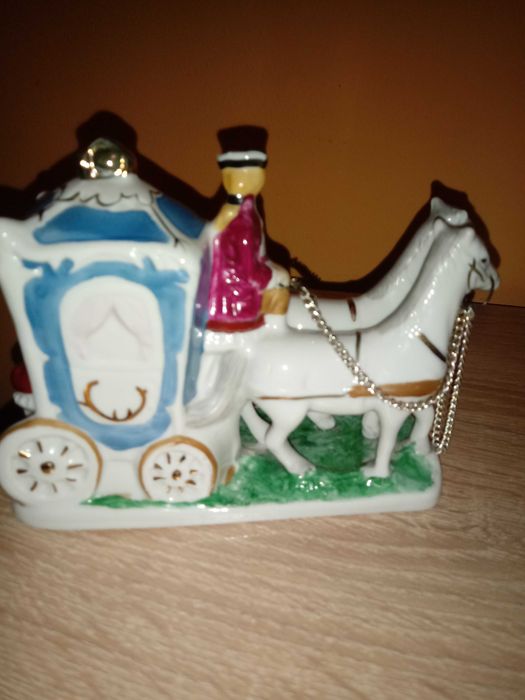 Антикварна  порцелан каляска