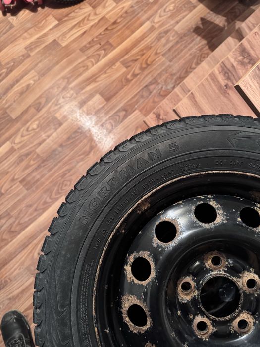 Зимний шины в хорошем состояние, с дисками