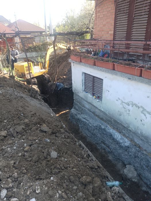 Услуги с малък багер