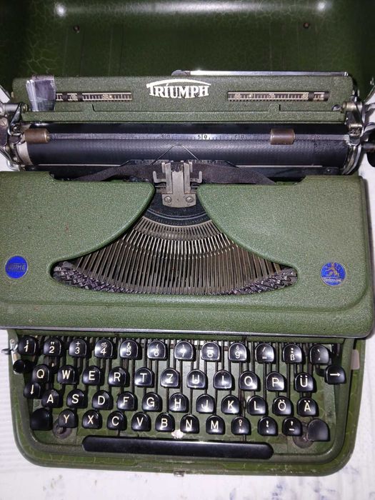 Стара пишеща машина