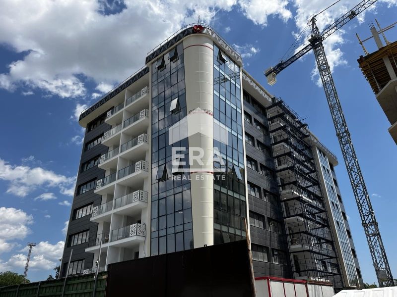 Просторен офис за продажба, с излаз на двор, в новопостроена сграда пр