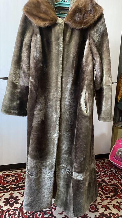 Продам натуральную мутоновую шубу