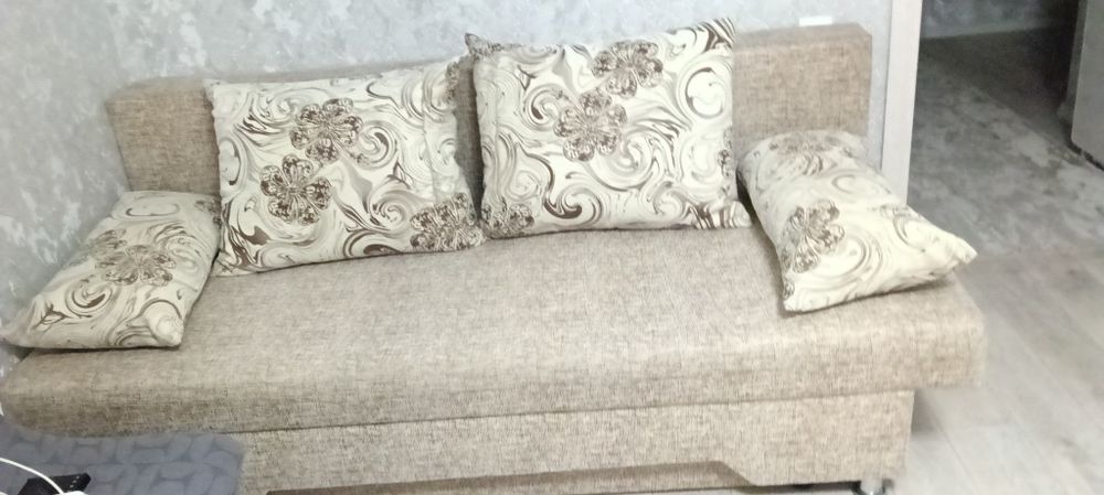 Продам диван в гостинную