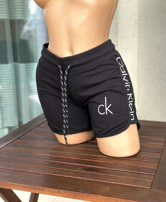 Дамски къси панталони Calvin Klein - размер S, Отлично състояние
