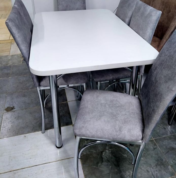 Хромированные столы и стулья
