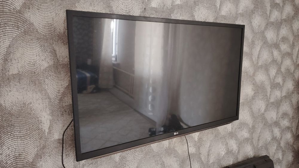 Продам телевизор LG смарт 127см