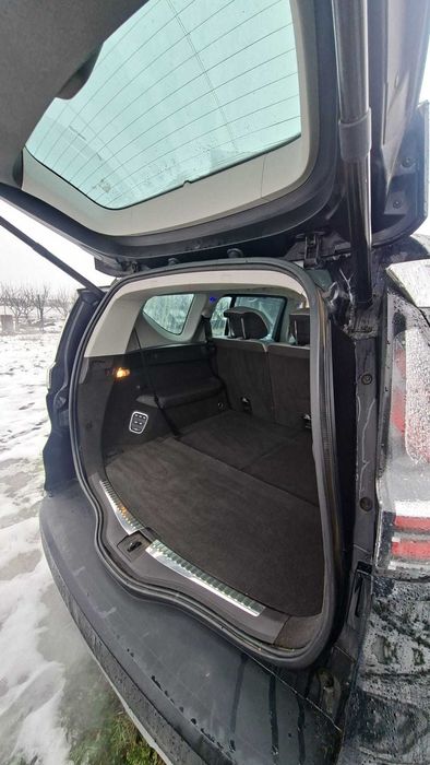 Renault initiale paris 7 locuri