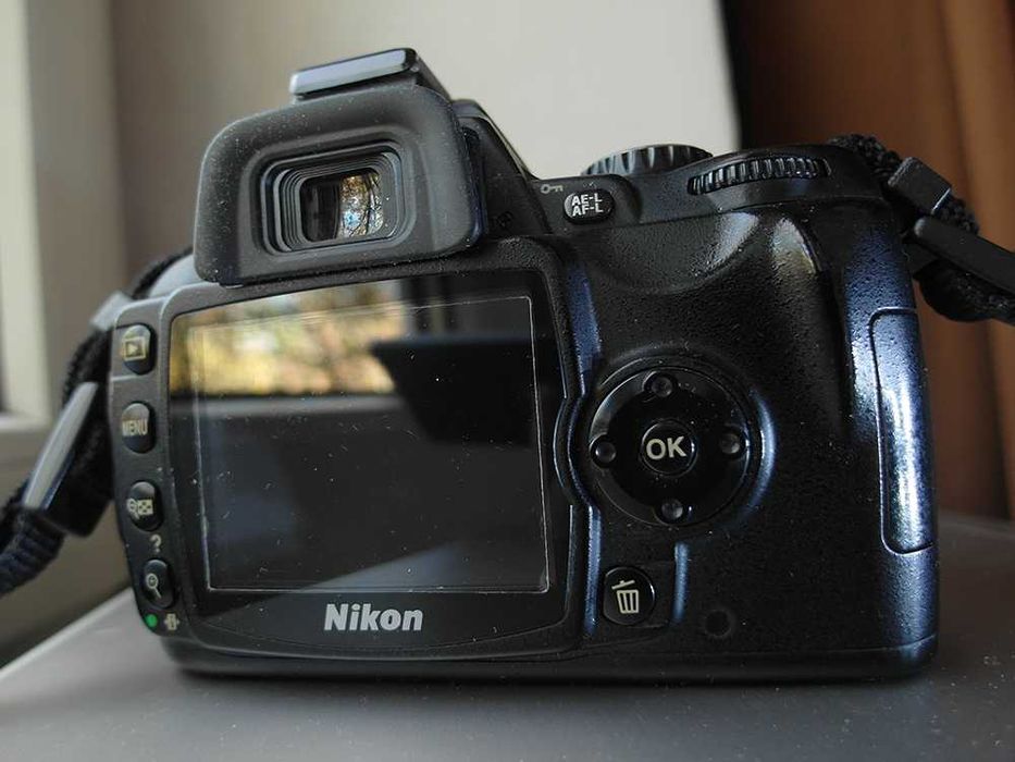 Nikon D40 зеркалка с волшебным CCD сенсором.