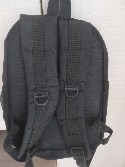 Rucsac negru‑albastru, compact și încăpător