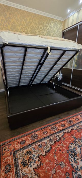 Кровать двуспальная