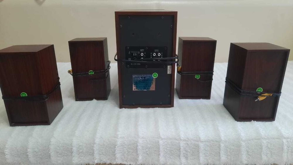 Продам сабвуфер с колонками.