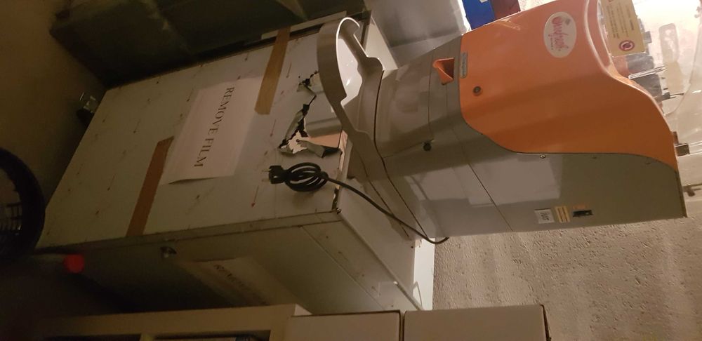 фреш машина Модел Orangenius с КОНТЕЙНЕР от неръждаема стомана