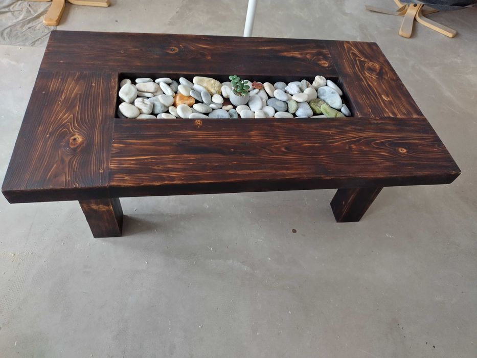 Бутикова холна маса от дърво