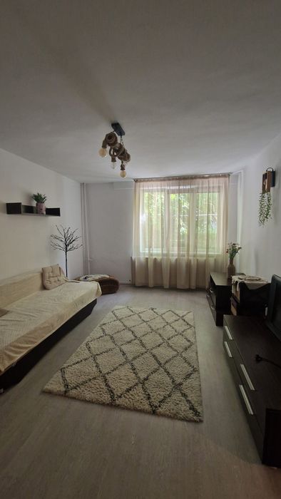Închiriez apartament 2 cam