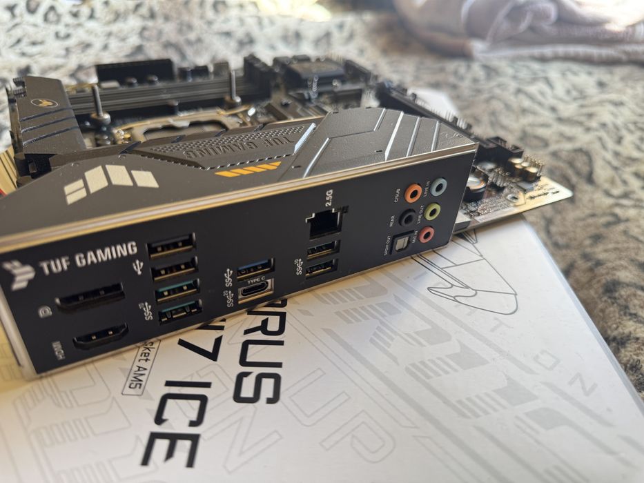 Placa de baza ASUS TUF GAMING B660M-PLUS D4 – Socket LGA1700, mATX