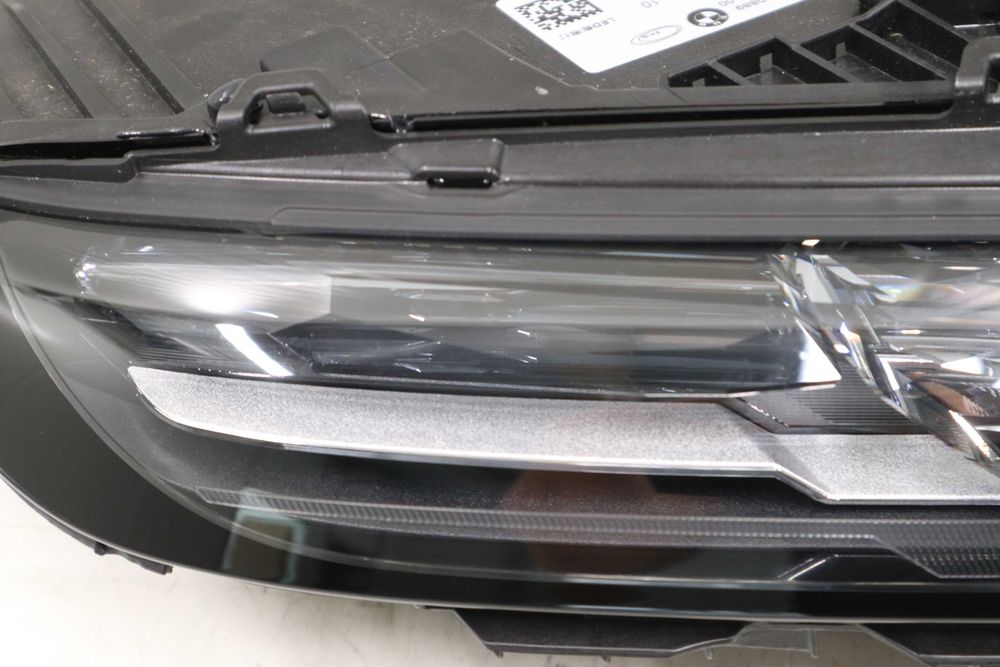 Десен горен кристален фар Сваровски БМВ 7 серия Г70 BMW G70